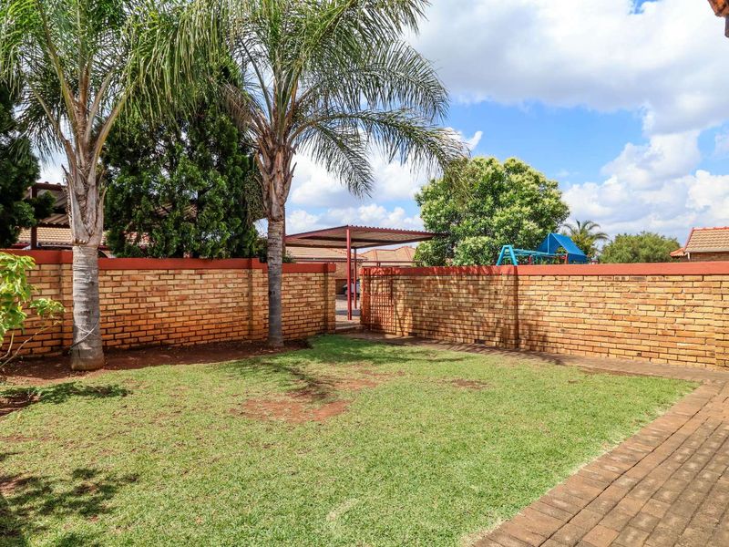 Townhouse For Sale in Monavoni - Photo 3