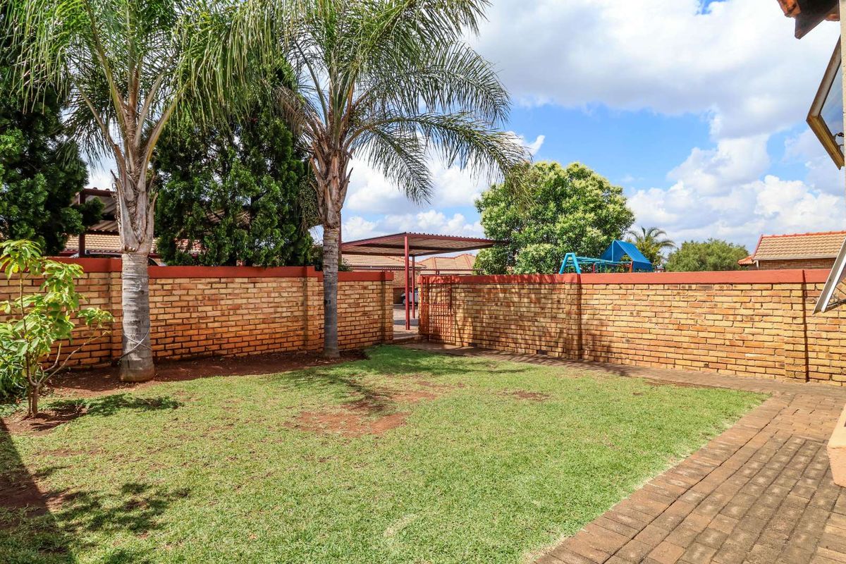 Townhouse For Sale in Monavoni - Photo 3