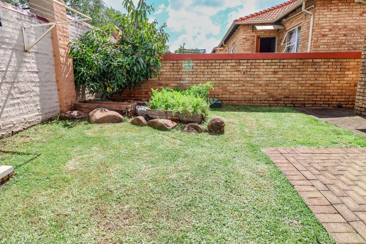 Townhouse For Sale in Monavoni - Photo 4