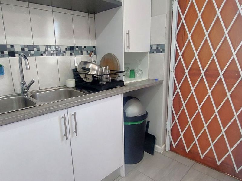 Townhouse For Sale in Fairview Golf Estate - Photo 6