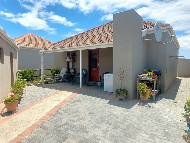 Townhouse For Sale in Fairview Golf Estate - Photo 2