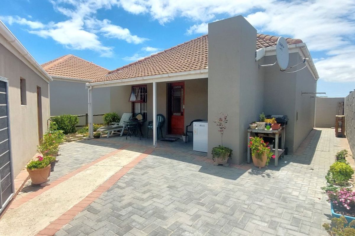 Townhouse For Sale in Fairview Golf Estate - Photo 2