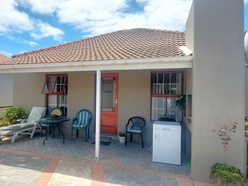 Townhouse For Sale in Fairview Golf Estate - Photo 3