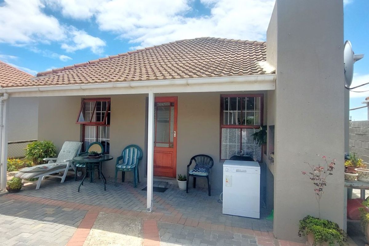Townhouse For Sale in Fairview Golf Estate - Photo 3