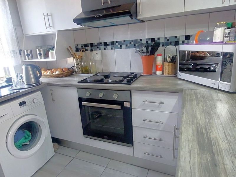 Townhouse For Sale in Fairview Golf Estate - Photo 5