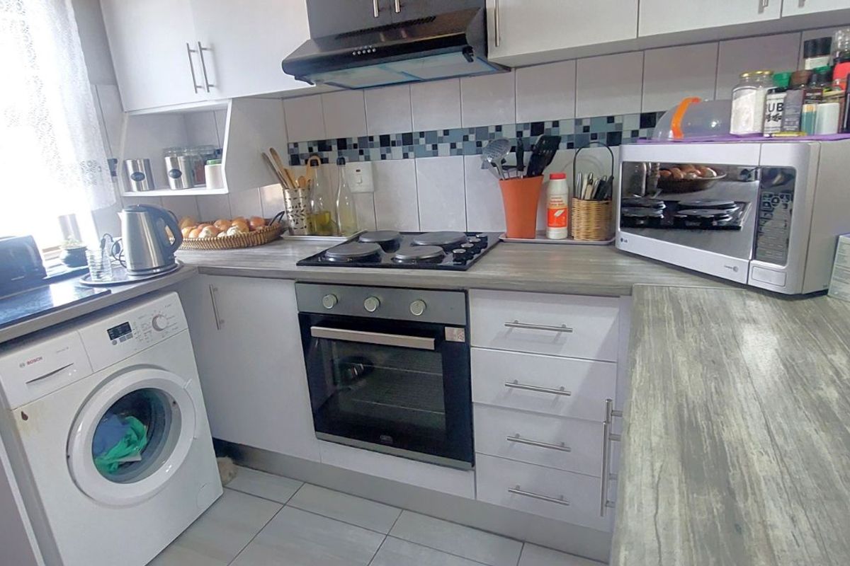Townhouse For Sale in Fairview Golf Estate - Photo 5