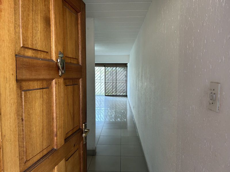 Apartment For Sale in Oakdene - Photo 3