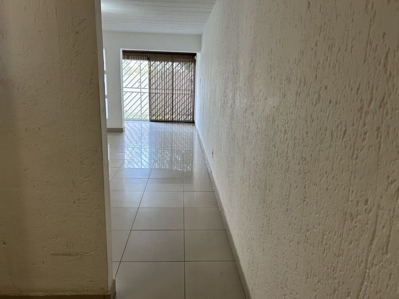 Apartment For Sale in Oakdene - Photo 9