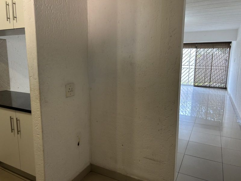 Apartment For Sale in Oakdene - Photo 8