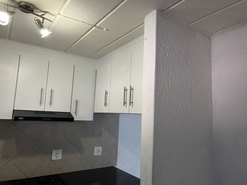 Apartment For Sale in Oakdene - Photo 7