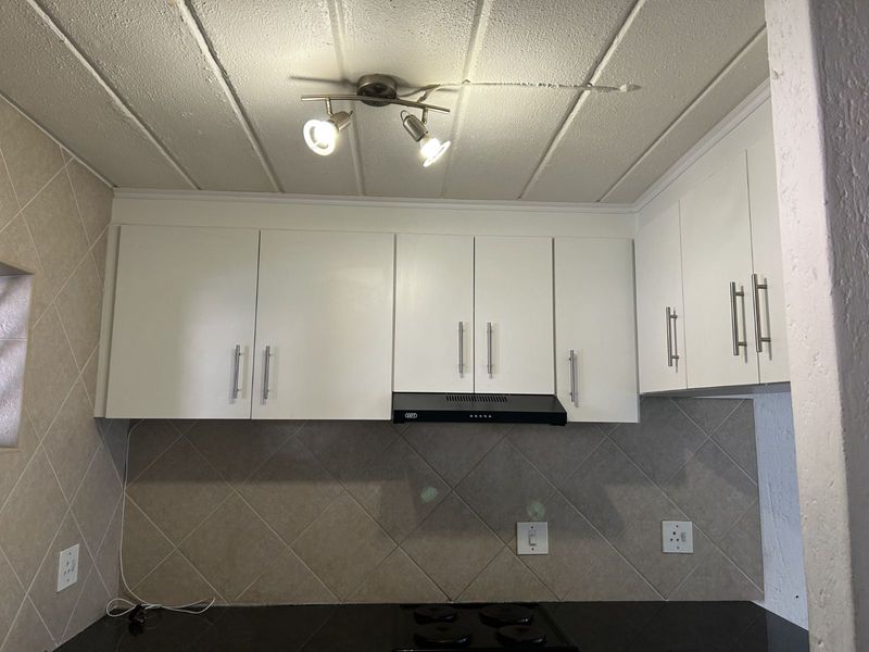 Apartment For Sale in Oakdene - Photo 6