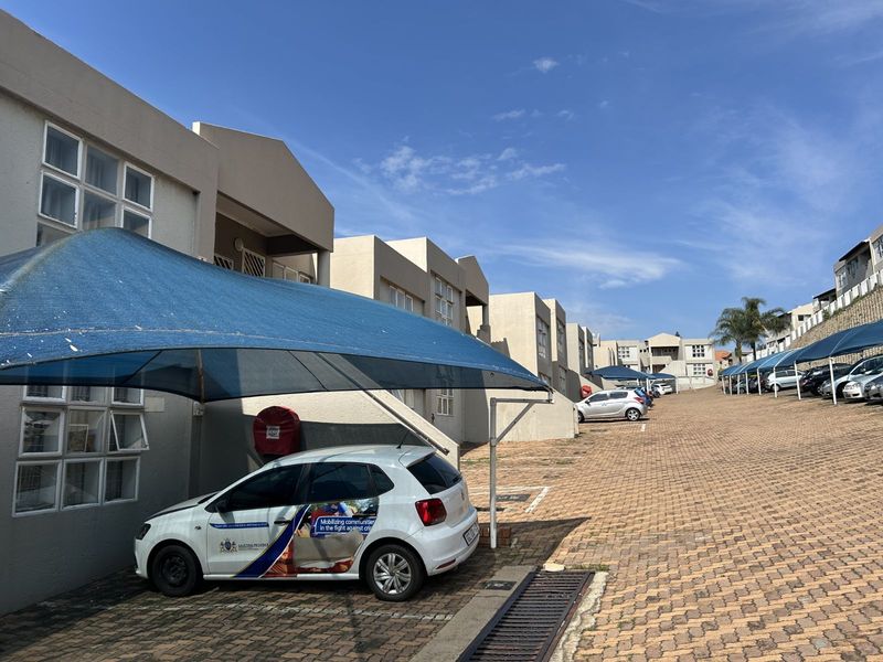 Apartment For Sale in Oakdene - Photo 2