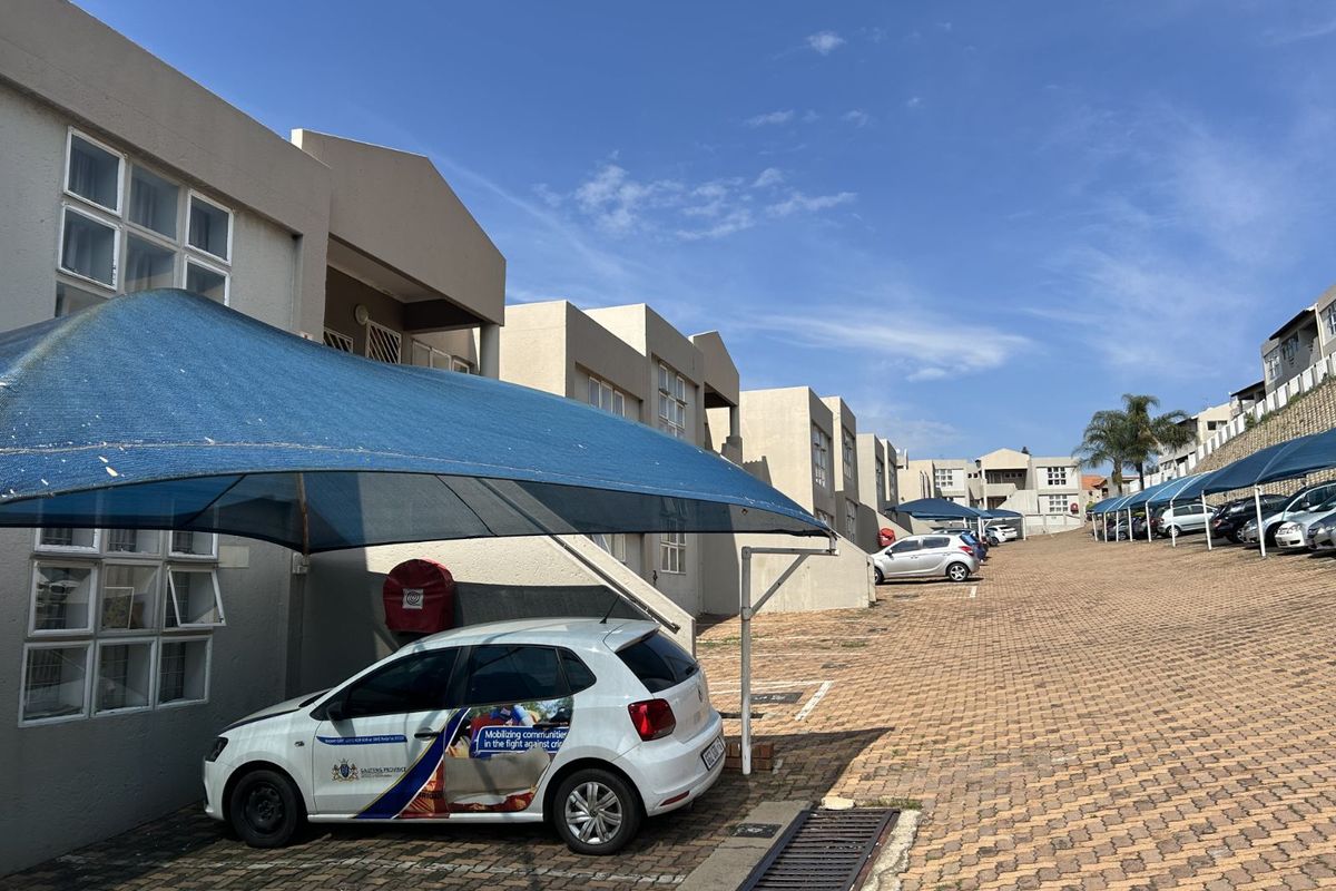 Apartment For Sale in Oakdene - Photo 2