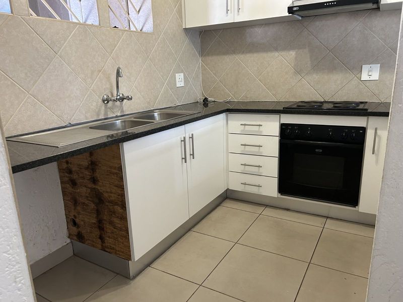 Apartment For Sale in Oakdene - Photo 4