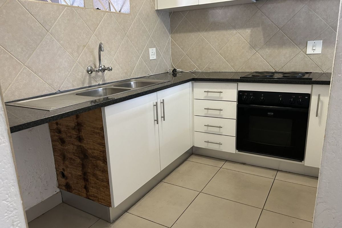 Apartment For Sale in Oakdene - Photo 4