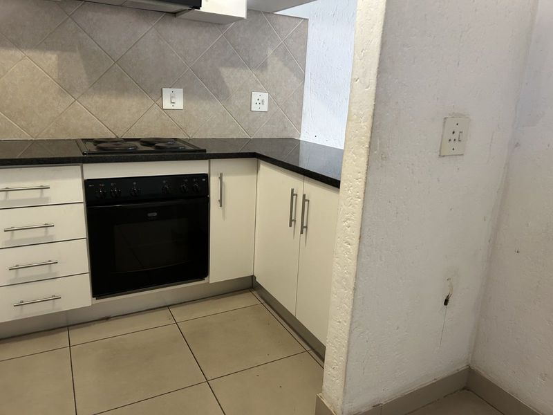 Apartment For Sale in Oakdene - Photo 5