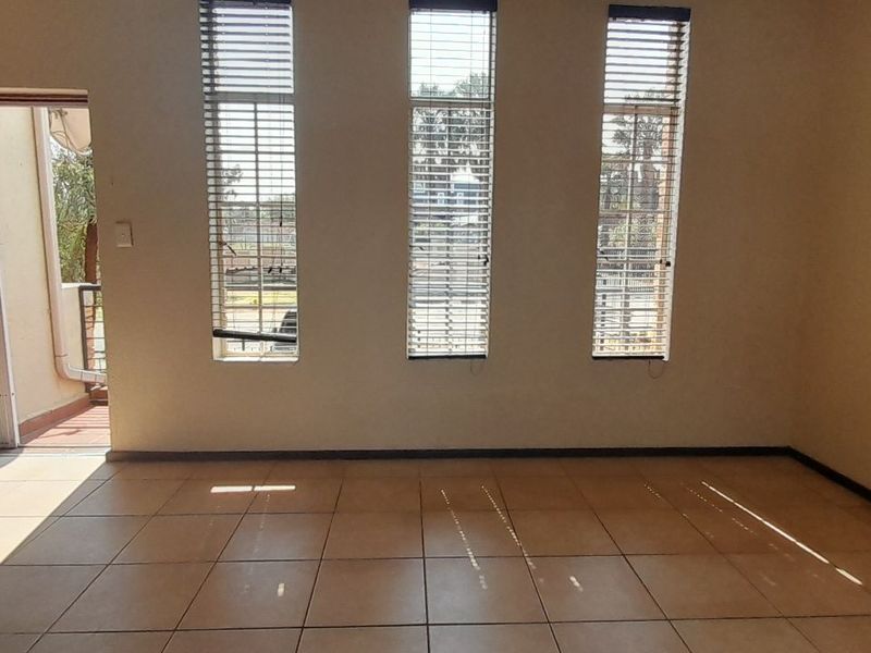 Apartment For Sale in Laser Park - Photo 2