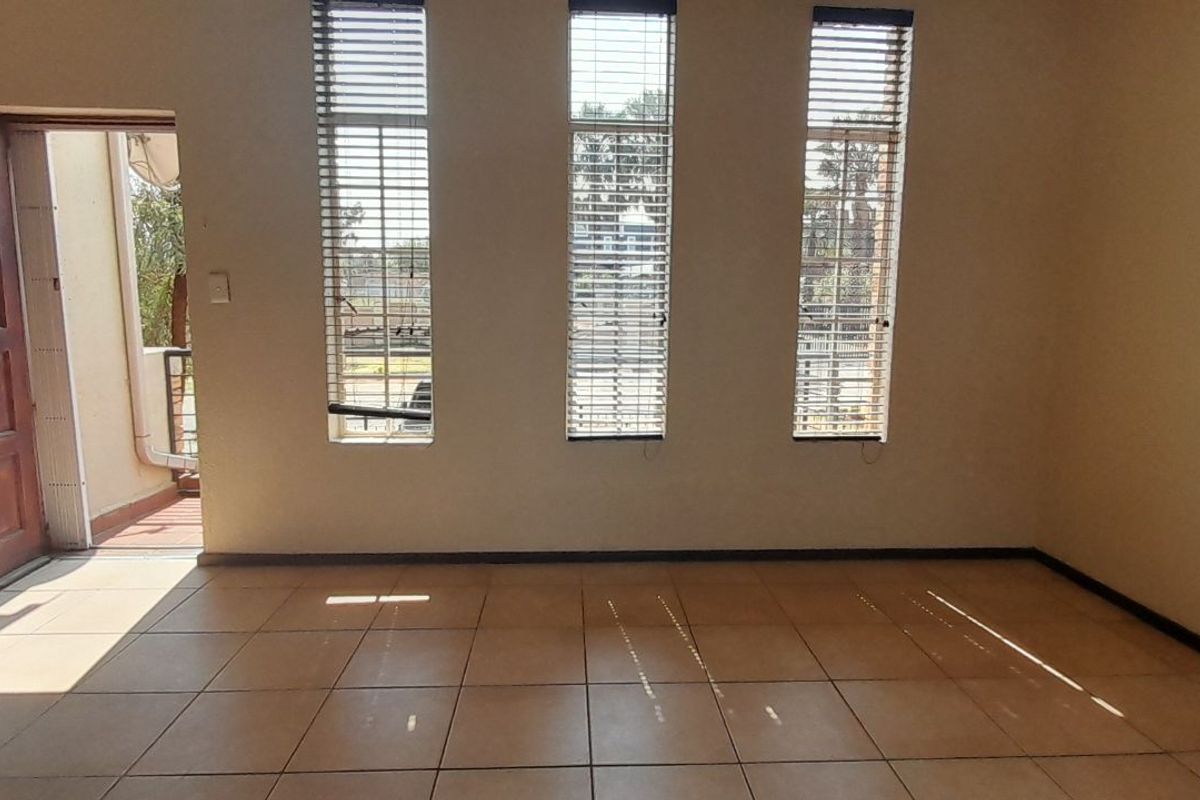 Apartment For Sale in Laser Park - Photo 2