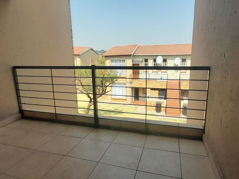 Apartment For Sale in Laser Park - Photo 6