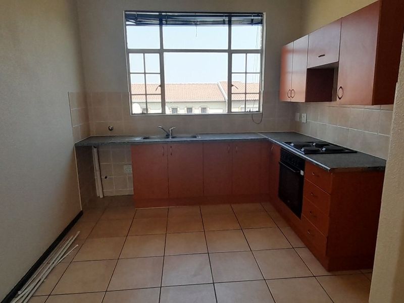 Apartment For Sale in Laser Park - Photo 5