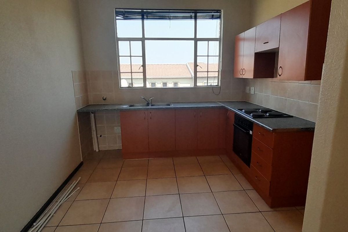 Apartment For Sale in Laser Park - Photo 5