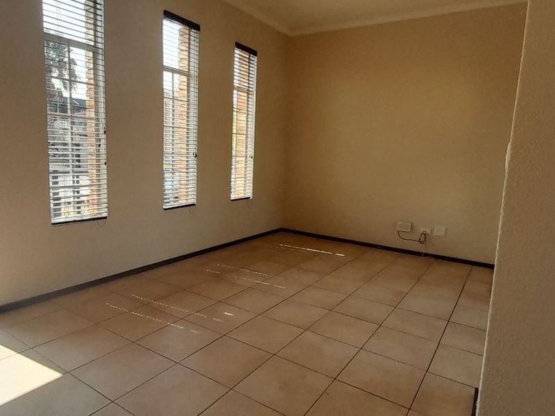 Apartment For Sale in Laser Park - Photo 3