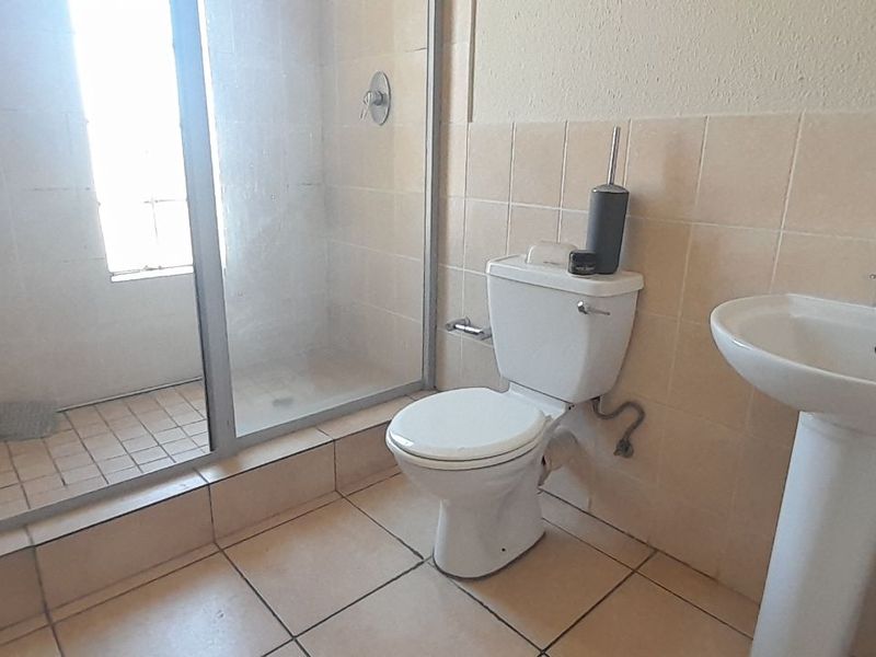 Apartment For Sale in Laser Park - Photo 10