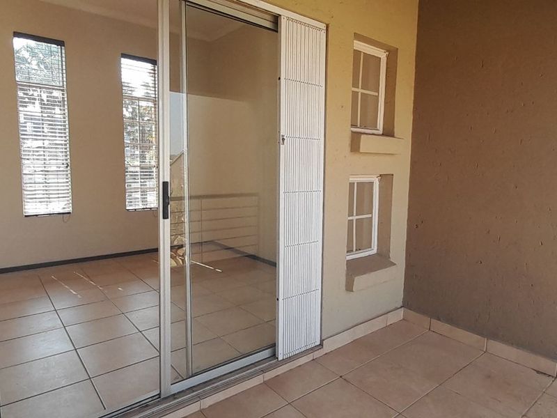 Apartment For Sale in Laser Park - Photo 7