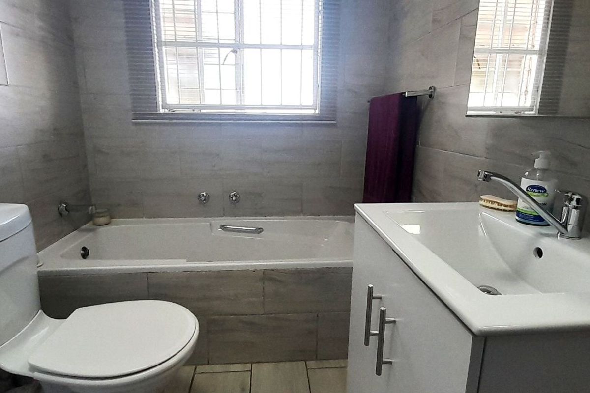 Townhouse For Sale in Noordheuwel - Photo 5