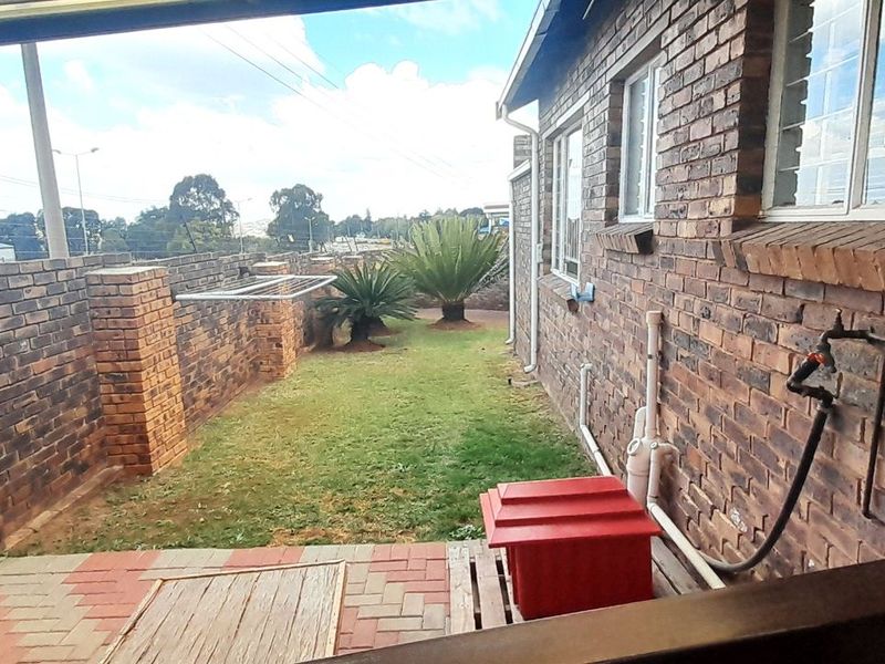 Townhouse For Sale in Noordheuwel - Photo 10