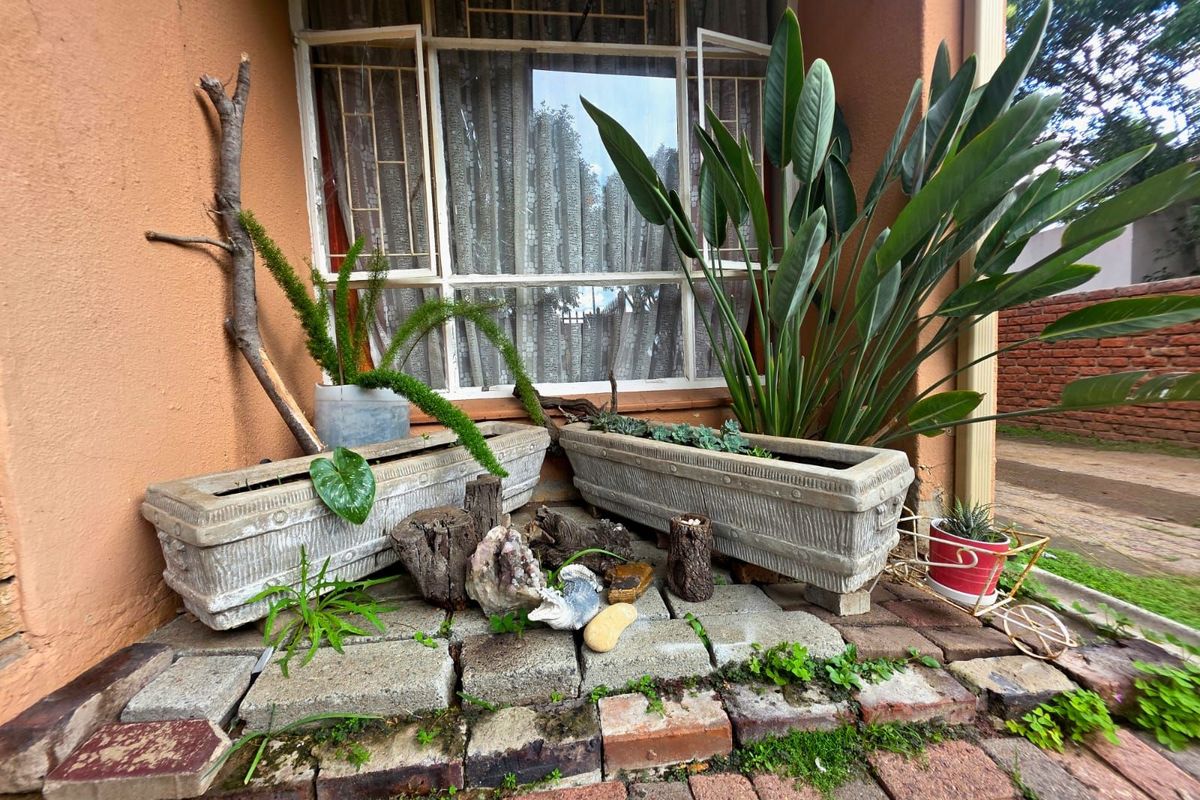 House For Sale in Secunda Central - Photo 2