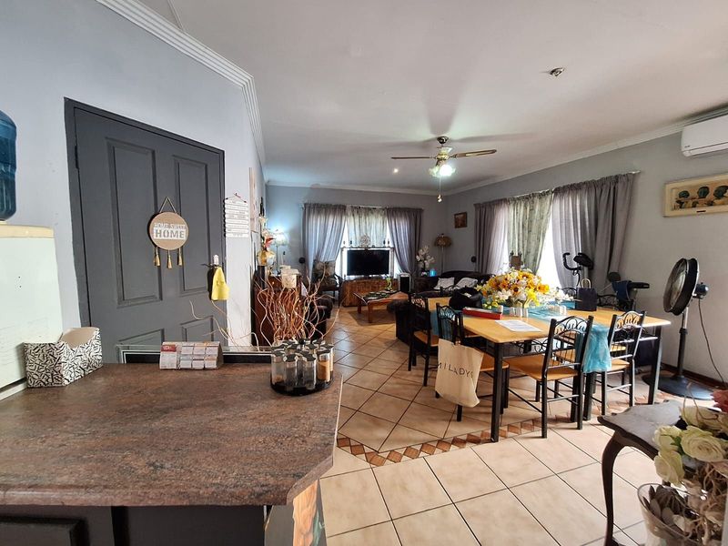 House For Sale in Beaconsfield - Photo 10