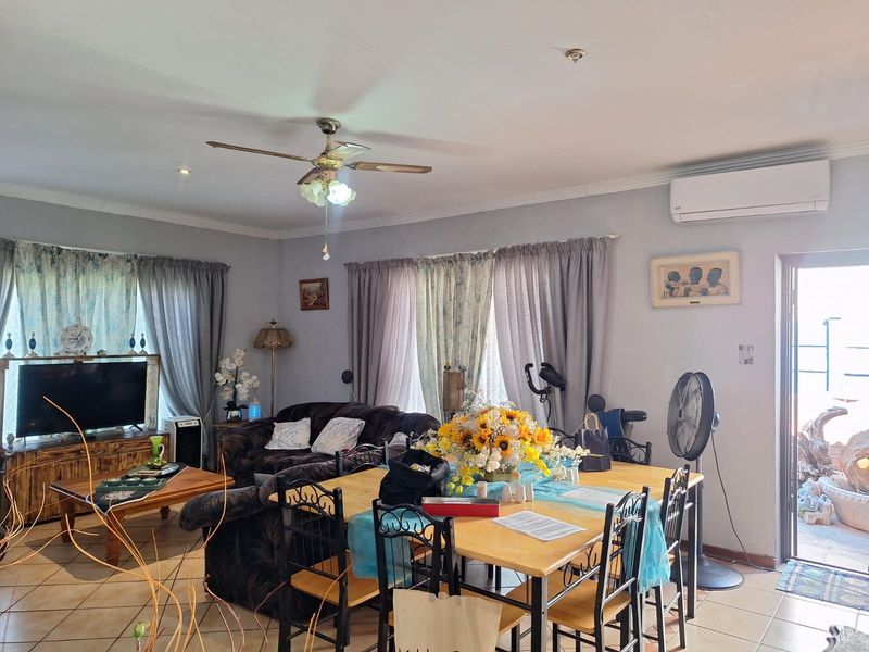 House For Sale in Beaconsfield - Photo 7