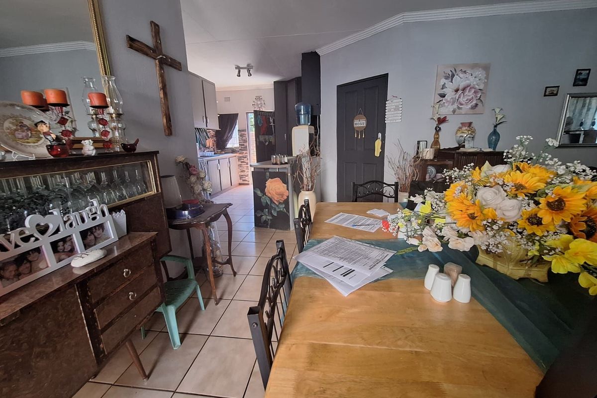 House For Sale in Beaconsfield - Photo 5