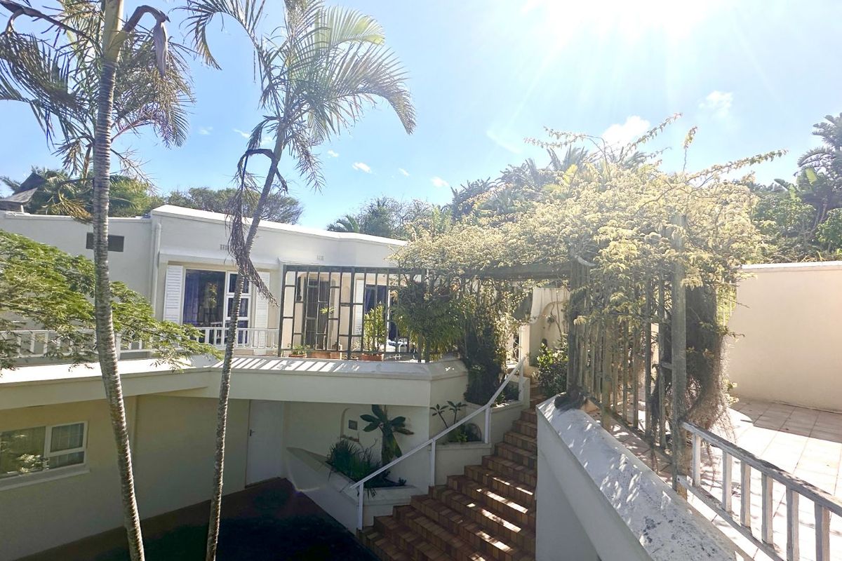 House For Sale in Palm Beach - Photo 4