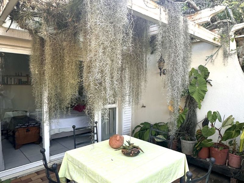 House For Sale in Palm Beach - Photo 2