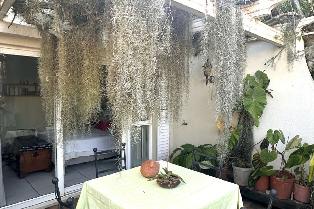 House For Sale in Palm Beach - Photo 2