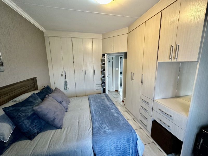 Townhouse For Sale in Terra Nova - Photo 7