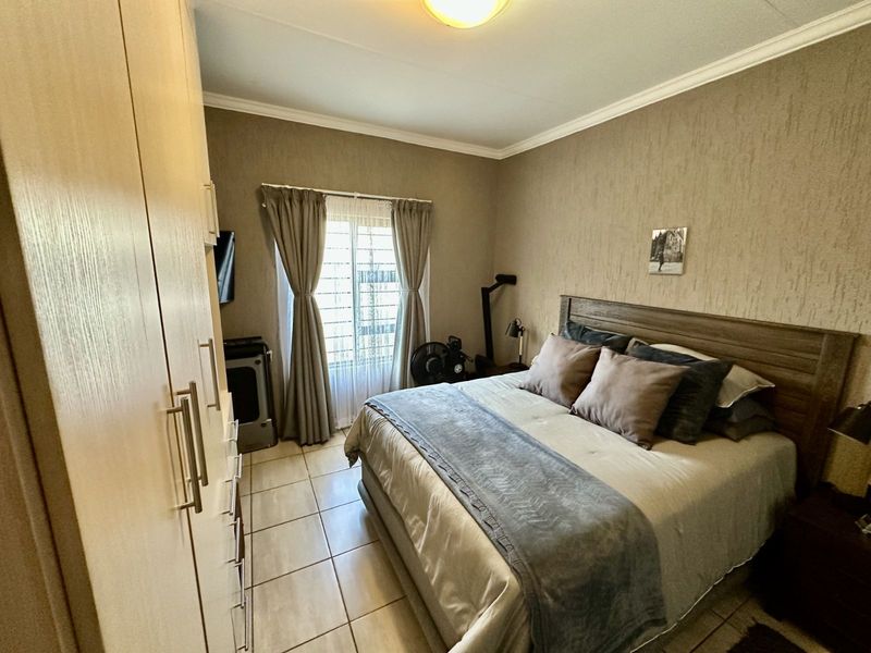 Townhouse For Sale in Terra Nova - Photo 9