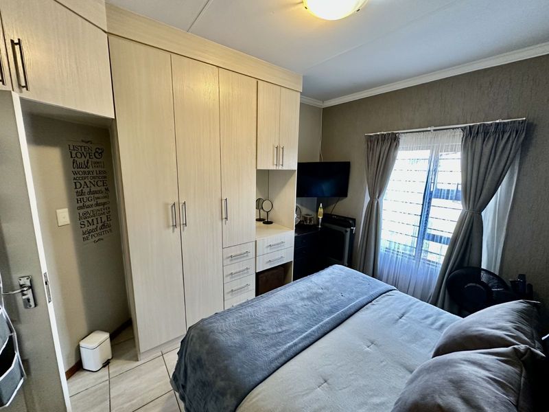 Townhouse For Sale in Terra Nova - Photo 8