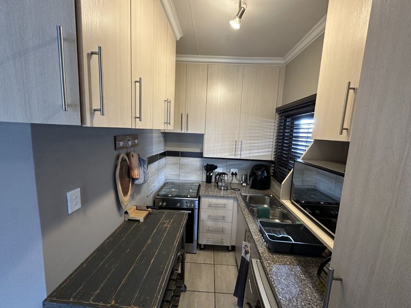 Townhouse For Sale in Terra Nova - Photo 3