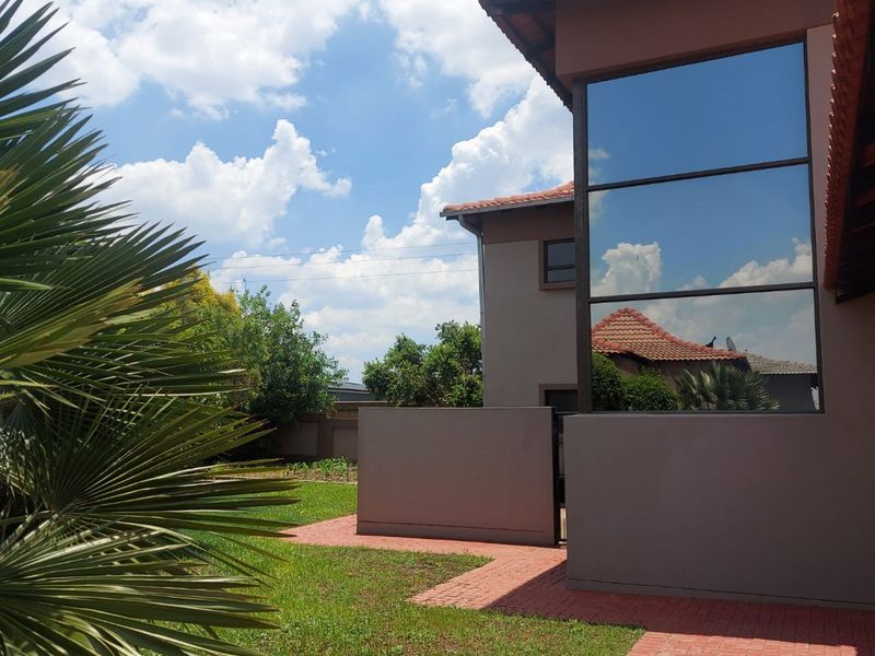 House For Sale in Savannah Country Estate - Photo 2