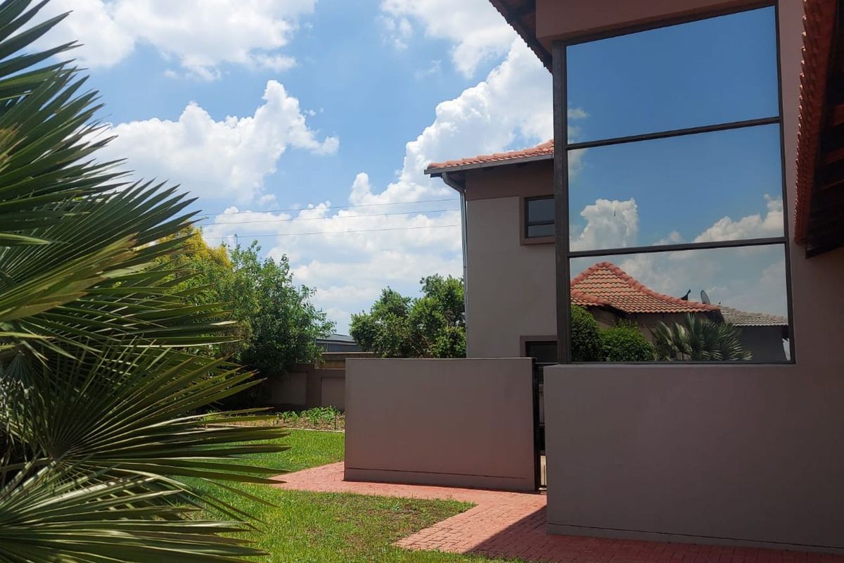 House For Sale in Savannah Country Estate - Photo 2