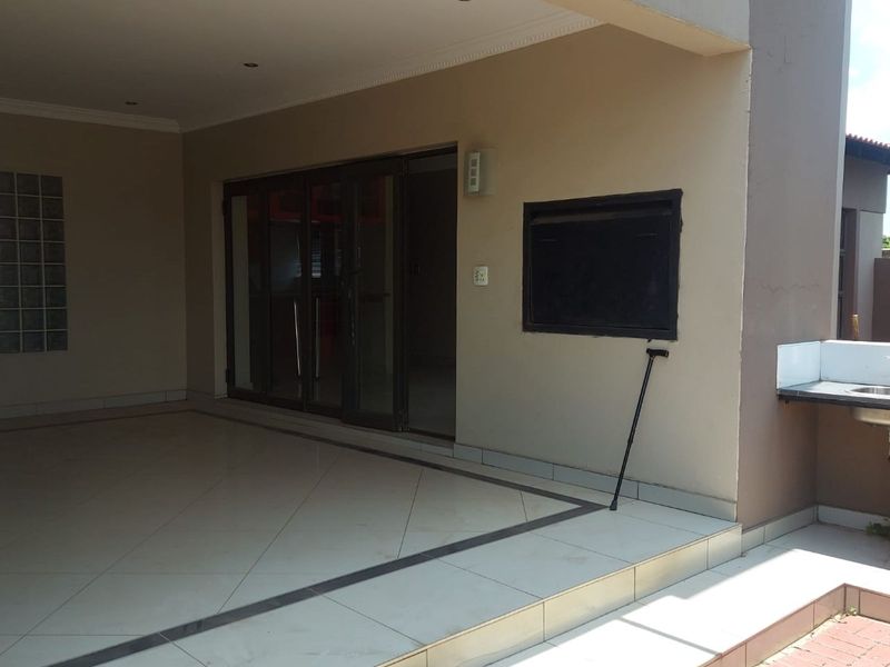 House For Sale in Savannah Country Estate - Photo 9