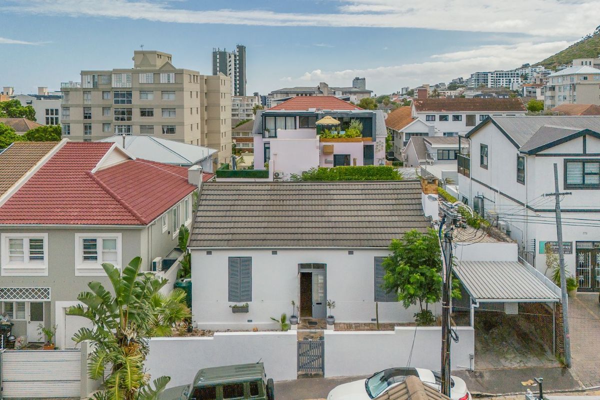 House For Sale in Sea Point - Photo 2