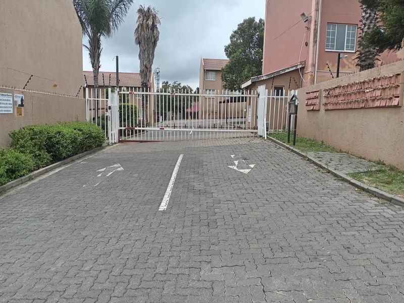 Apartment For Sale in Lindhaven - Photo 2