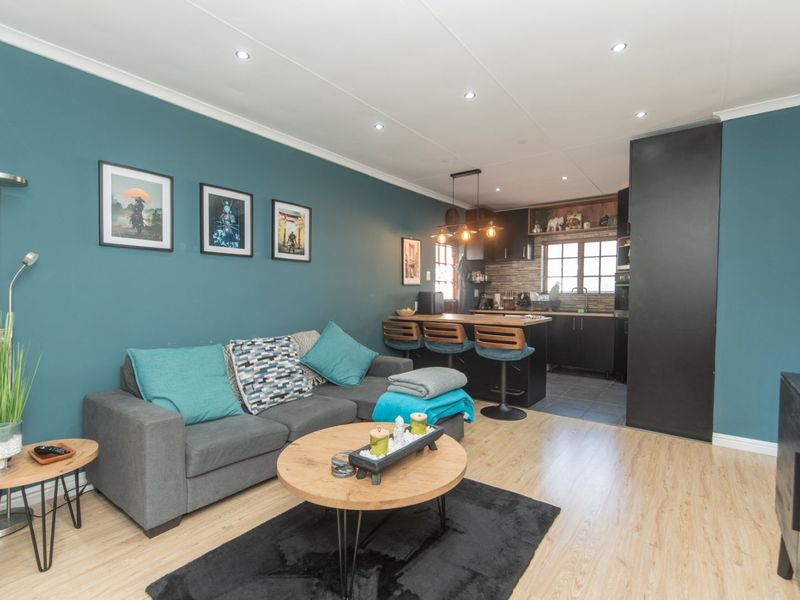 Townhouse For Sale in Lorraine - Photo 3