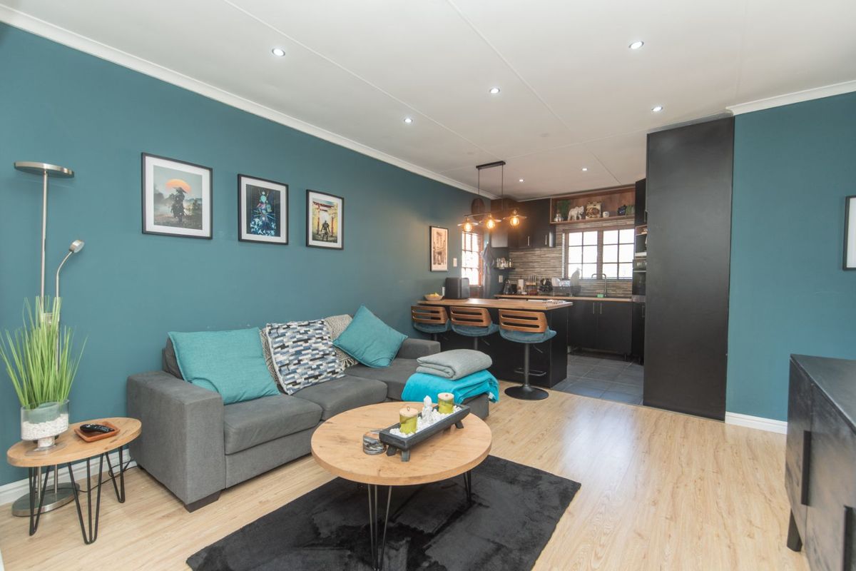 Townhouse For Sale in Lorraine - Photo 3