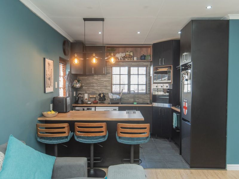 Townhouse For Sale in Lorraine - Photo 9