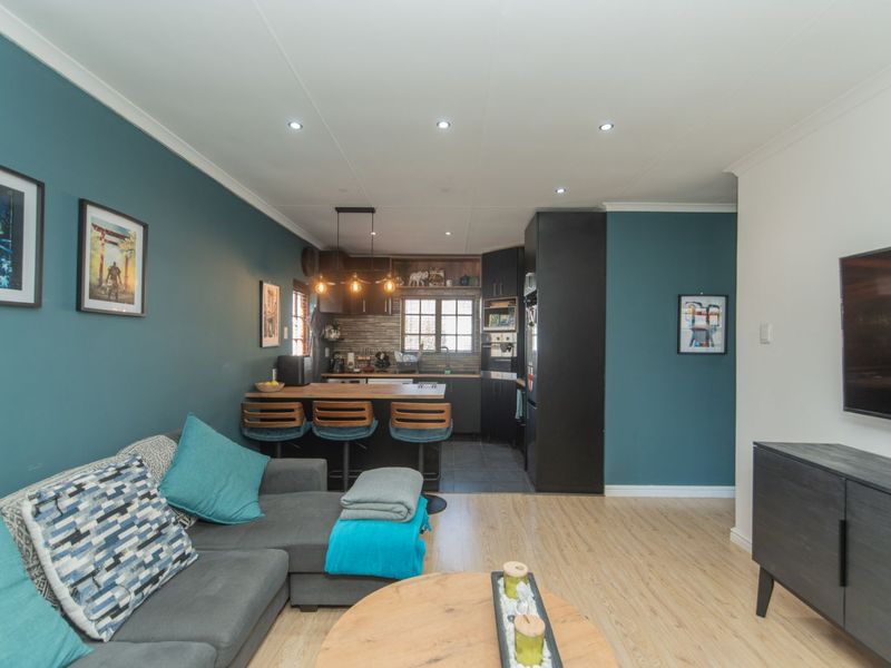 Townhouse For Sale in Lorraine - Photo 8